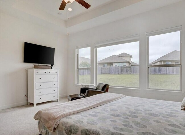 Building Photo - 5310 Scenic Lake Dr