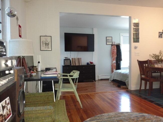 Building Photo - 22 Hingham St