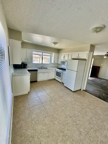 kitchen - 6005 Hill Dale Ct