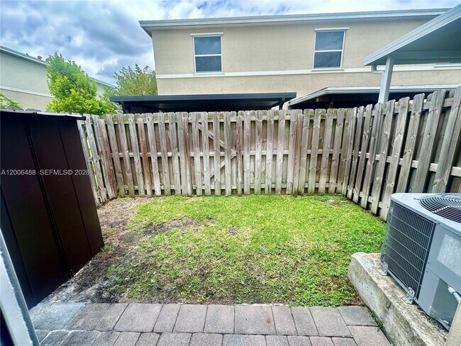 Building Photo - 540 NE 5th Ln