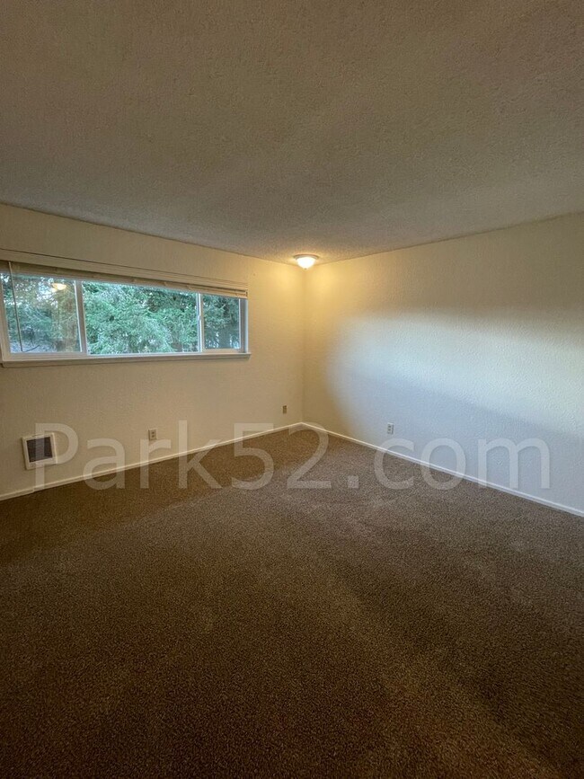 Building Photo - Fircrest Area 3 Bedroom Apartment