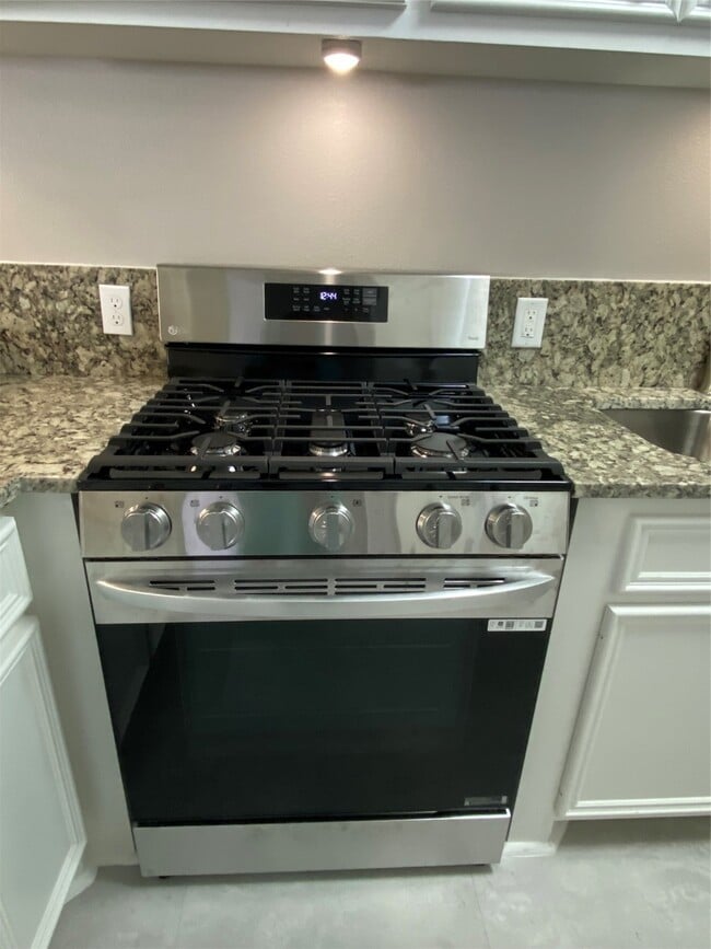 Building Photo - 211 W 17th St