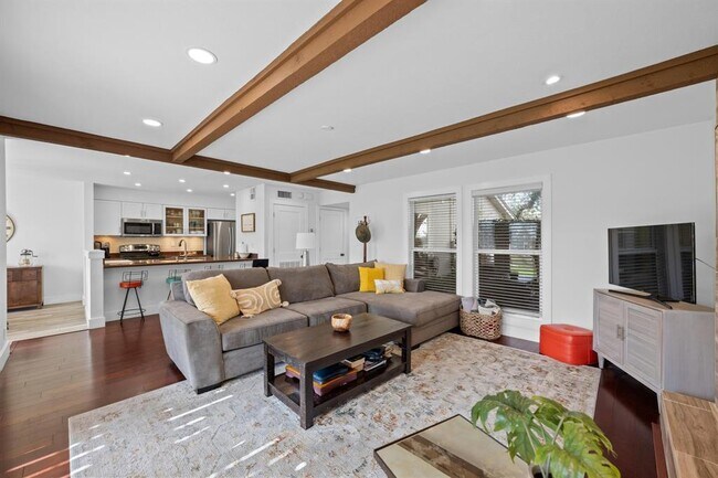 Building Photo - 100 Lido Cir