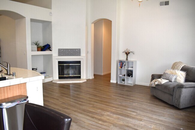 Building Photo - 7836 Calzada Way