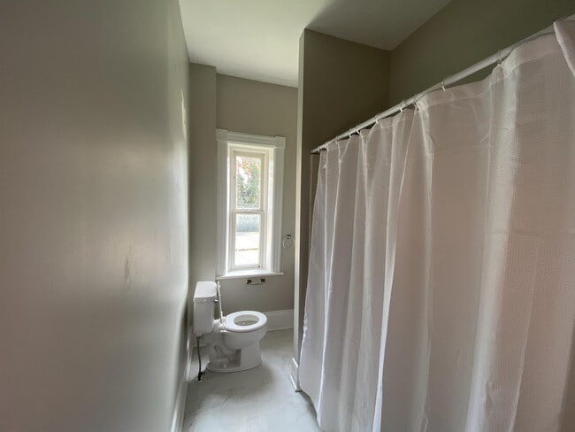 Building Photo - 16 East Ave