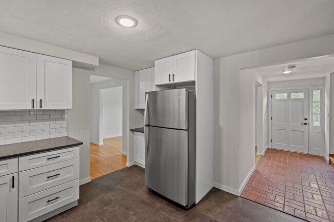 Building Photo - AVAILABLE AUGUST 1ST!! Gorgeous 3 BEDROOM ...
