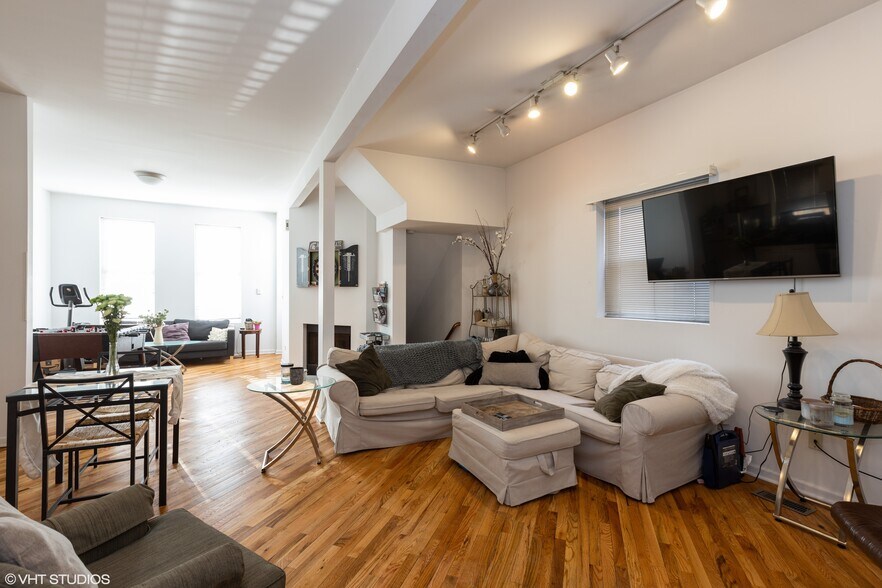 Building Photo - 2518 Ashland N Ave