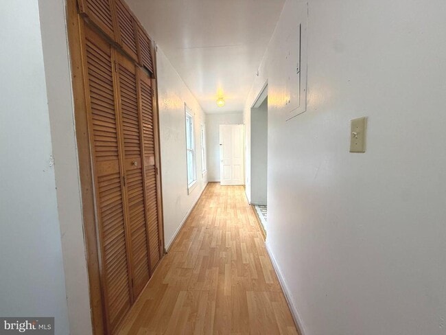 Building Photo - 703 2nd St