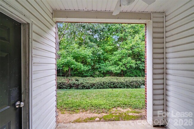 Building Photo - 2120 Sardony Ln