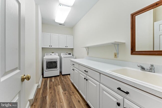 Building Photo - 8237 Hickory Dr