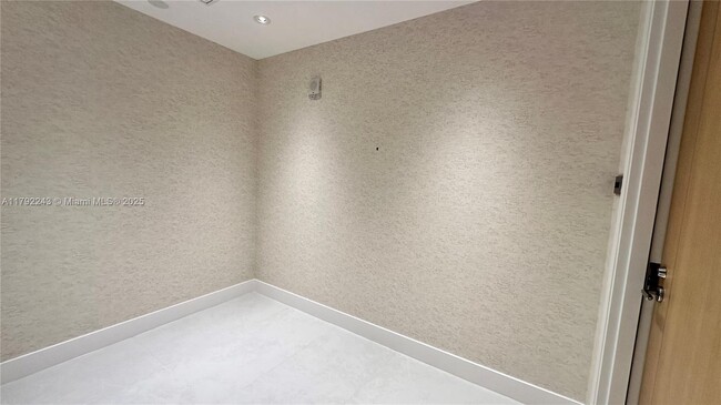Building Photo - 15701 Collins Ave
