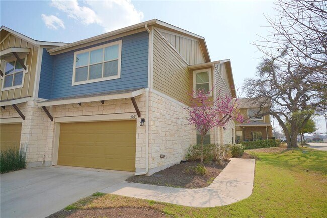 Primary Photo - 516 E Slaughter Ln