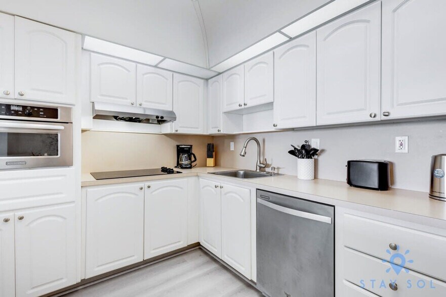 Building Photo - 19370 Collins Ave