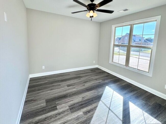 Building Photo - Unique 7 Modern Brand New 5BR home in Ston...