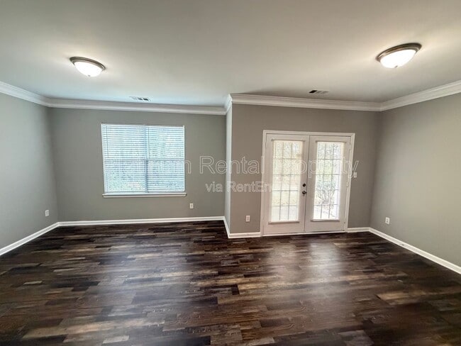 Building Photo - 250 Amal Dr SW