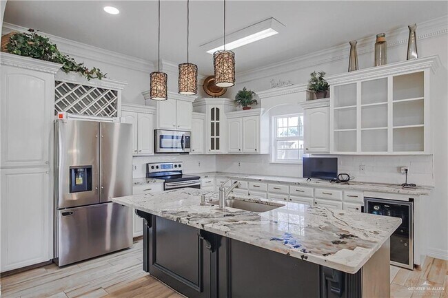 Building Photo - 20 South Dr