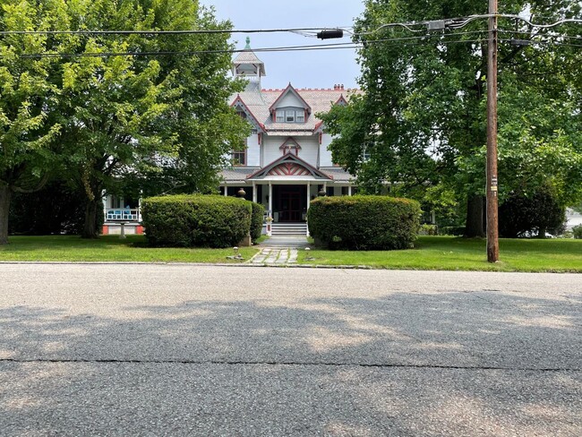 Building Photo - 110 E High St