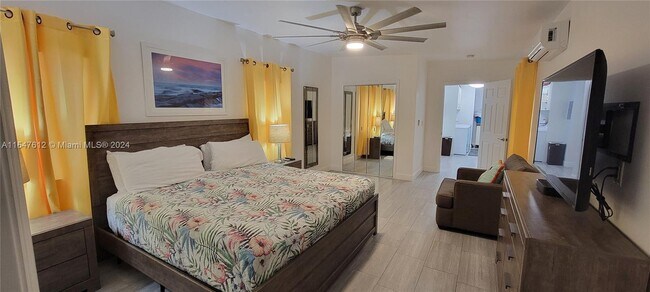 Building Photo - 2231 SW 17th Ter