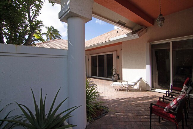 Building Photo - 2771 Twin Oaks Way