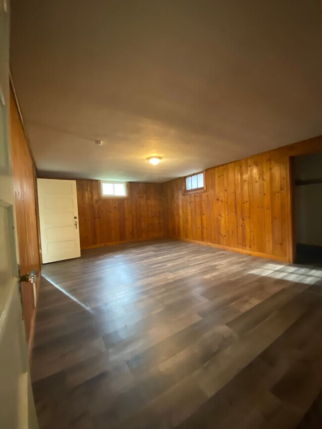 Building Photo - 805 6th St