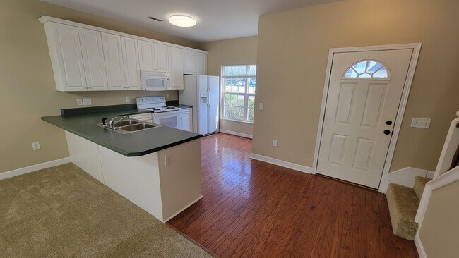 Building Photo - 3 Bed, 2 Bath Townhome in Mauldin is Avail...