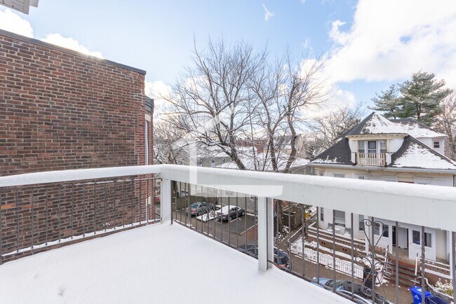 Building Photo - Unique and Amazing AparTment