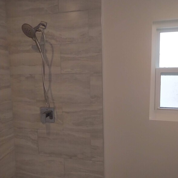 Shower - 1748 Wellesley Ave