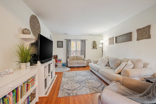 Building Photo - Central Newport News