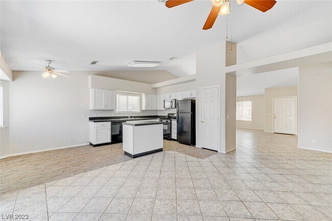 Building Photo - 5032 Drummond Rd