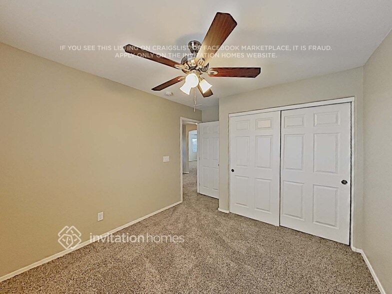 Building Photo - 1425 E Lakeview Dr