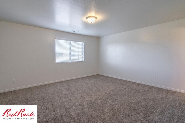 Building Photo - 2801 E 450 N