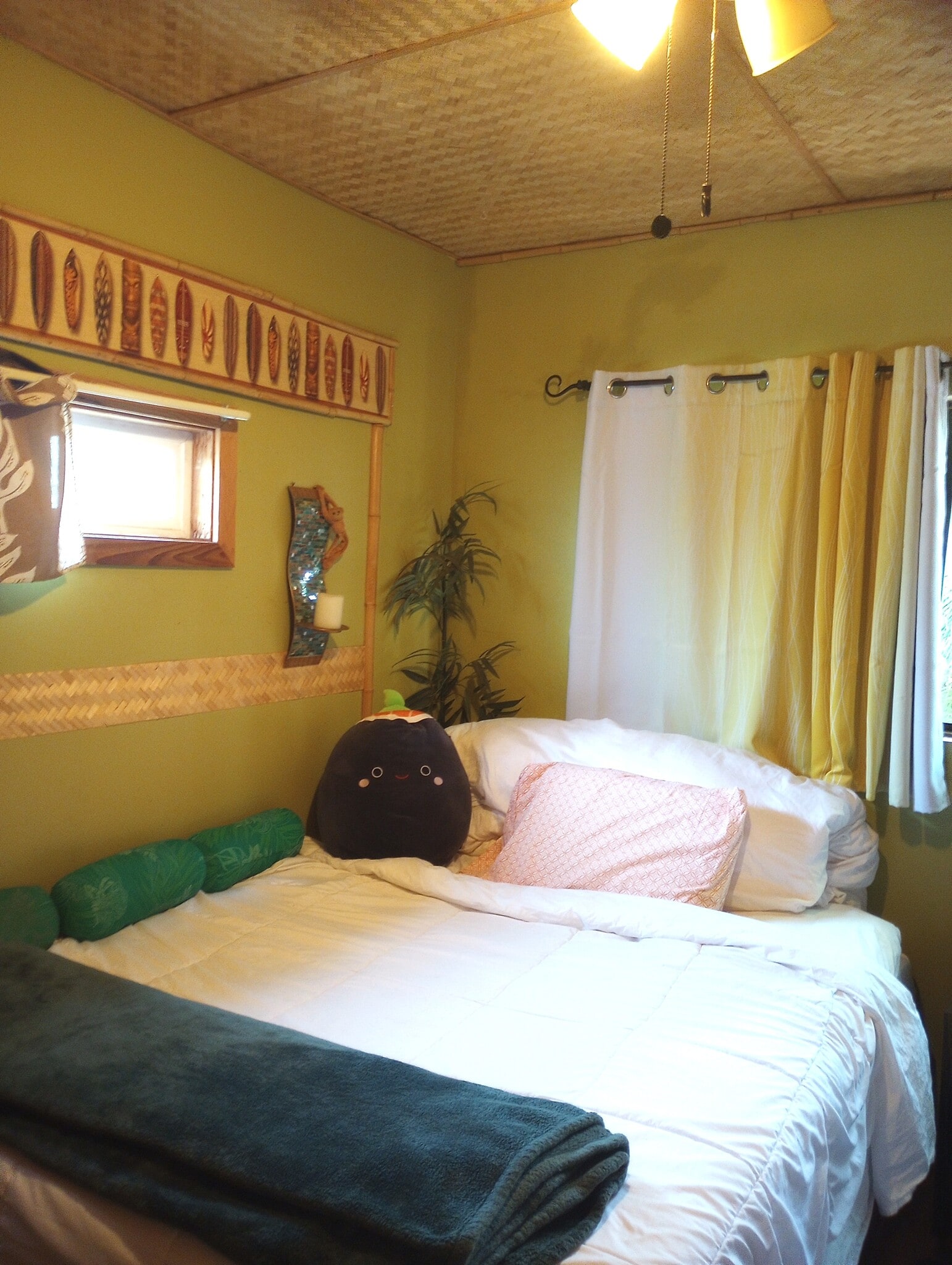 Queen memory newer Mattress - 281 Kaikea St