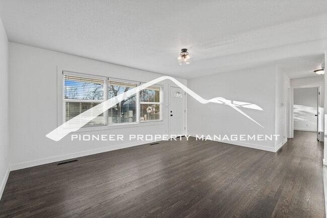 Building Photo - Stylishly Renovated Home with Enclosed Fence, AC and 1 Car Garage