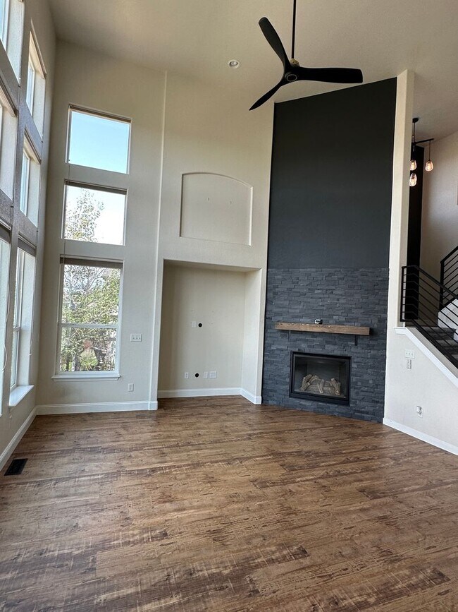 Building Photo - Stunning 4BD/3.5BA Briargate Home with Bre...