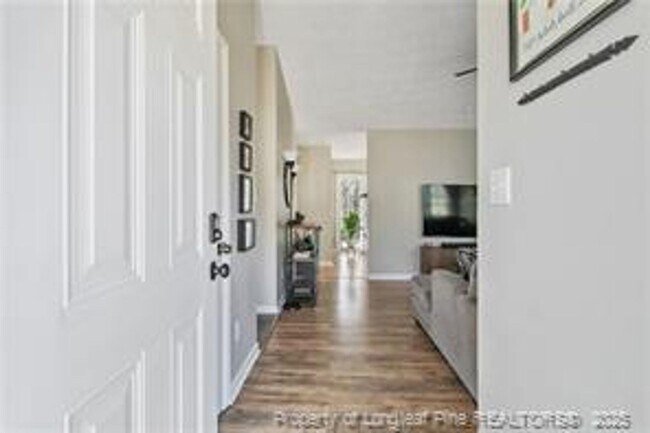 Building Photo - 2527 SIlverbell