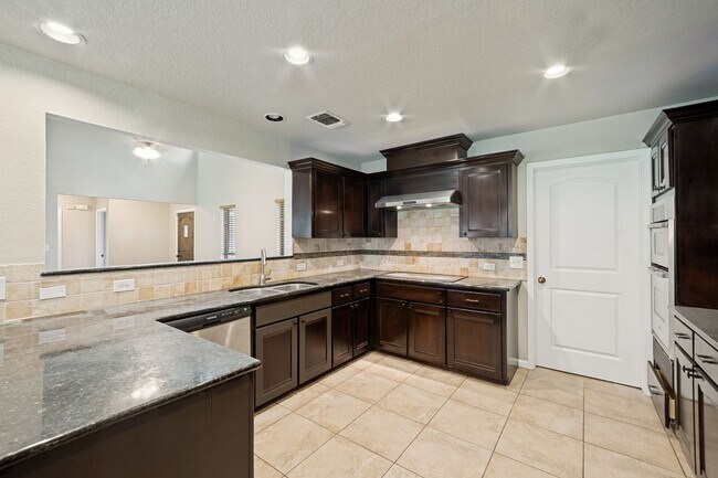 Building Photo - BEAUTIFUL 3-BEDROOM, SINGLE STORY HOME IN HIDDEN FOREST