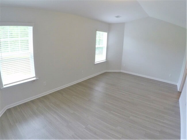 Building Photo - 8 SAW