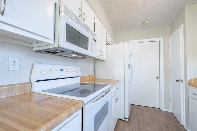 Building Photo - 601 Osage Dr