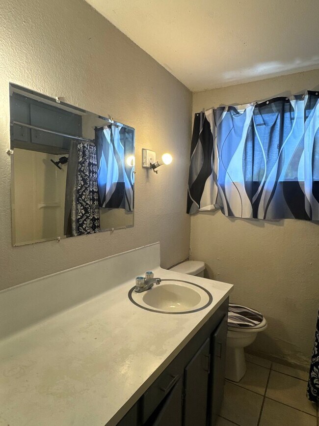 Building Photo - Updated 2-Bed, 2-Bath Duplex