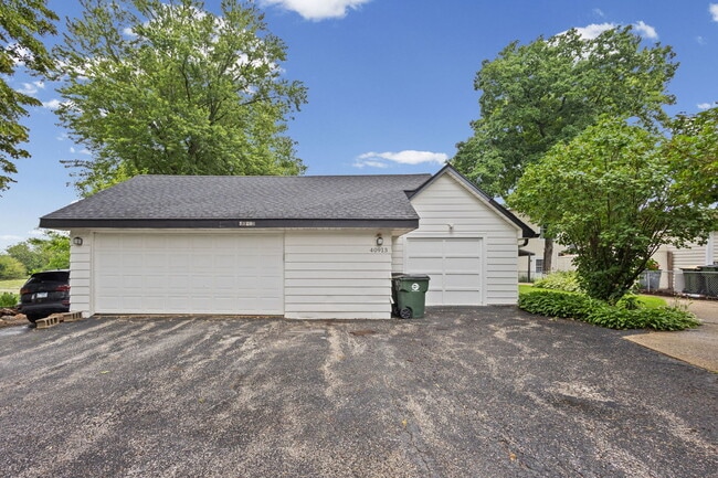 Building Photo - 40913 N Park Ave
