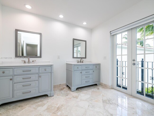 Building Photo - 20729 NE 32nd Ave