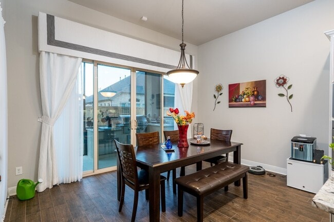 Building Photo - 10410 Southern Hawker