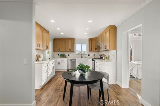 Building Photo - 7785 Vineyard Ave