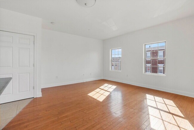 Building Photo - 621 N 33rd St