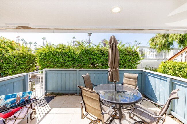 Building Photo - Single Level Condo on the Bay