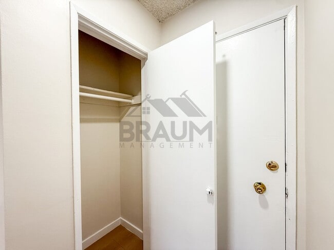 Building Photo - 6041 Whitsett Ave