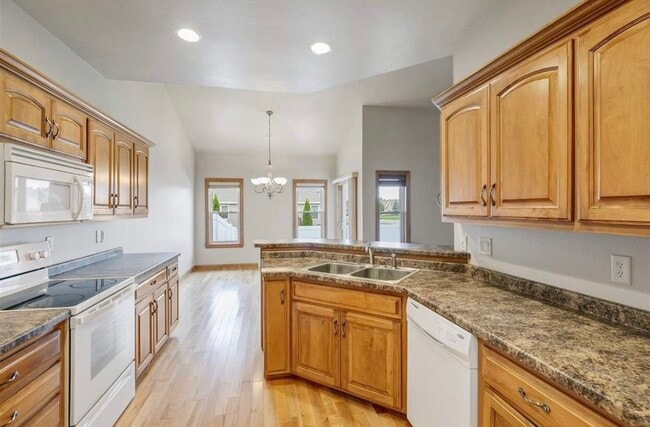 Building Photo - 2527 W Crais Ct