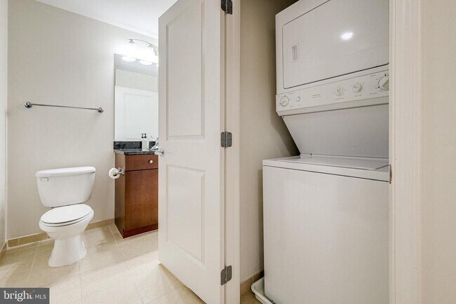 Building Photo - 155 Potomac Passage
