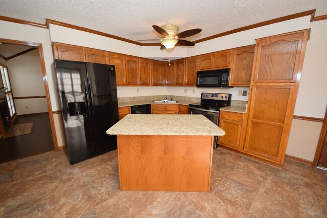 Building Photo - Very nice 3 bed 2 bath home near E. Holmes...
