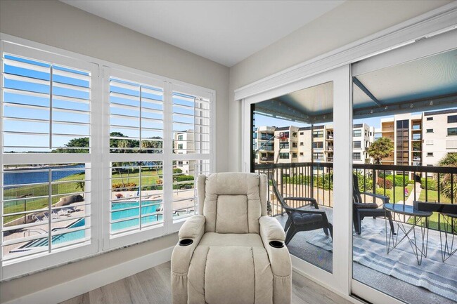 Building Photo - 364 Golfview Rd